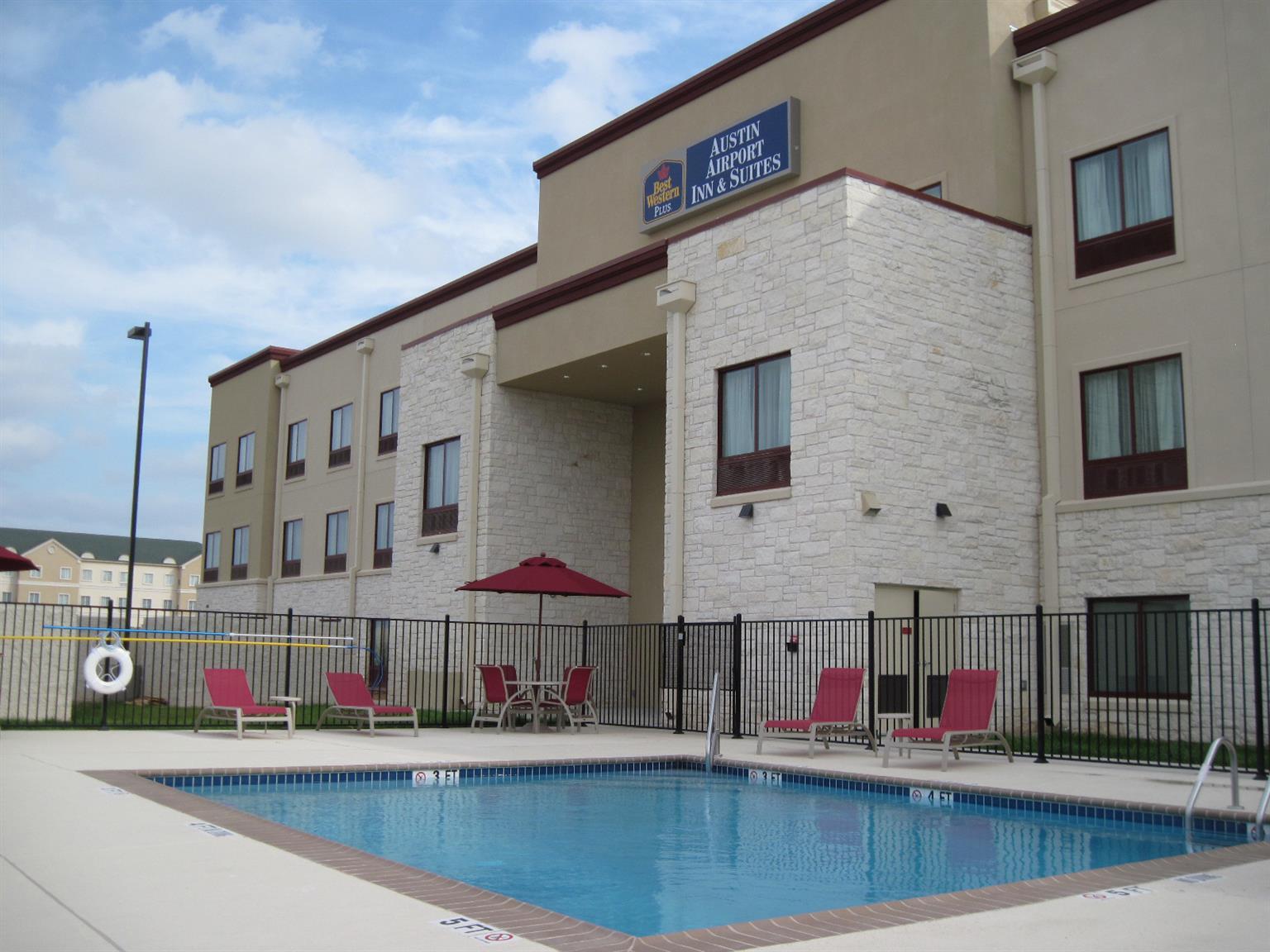 Best Western Plus Austin Airport Inn & Suites Buitenkant foto